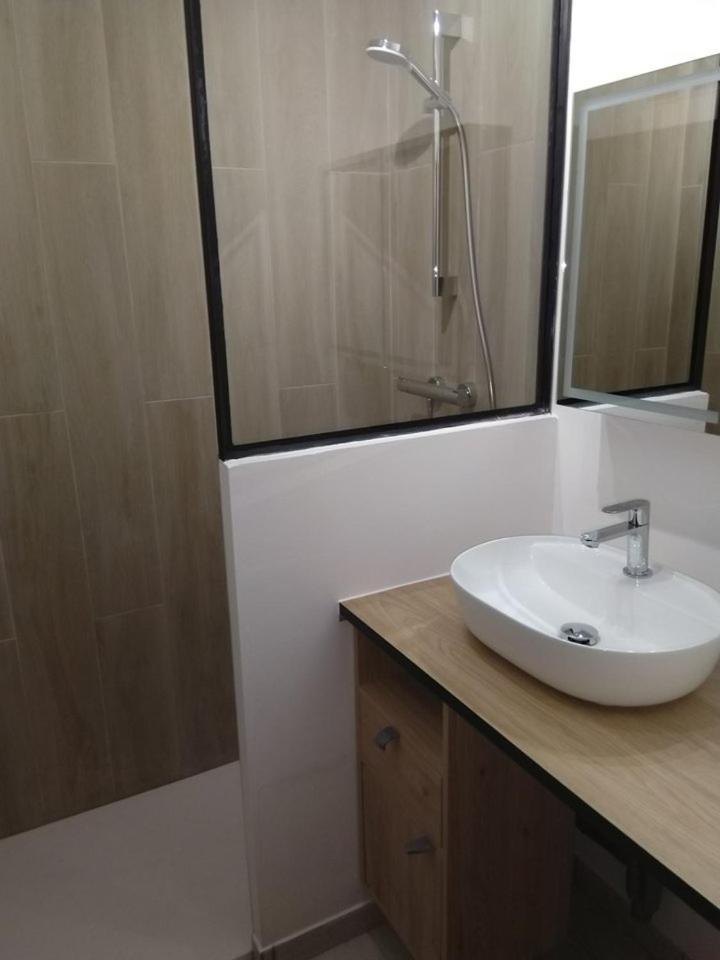 Joli 2 Pieces 4 Personnes Vue Mer كافالير سور مير المظهر الخارجي الصورة